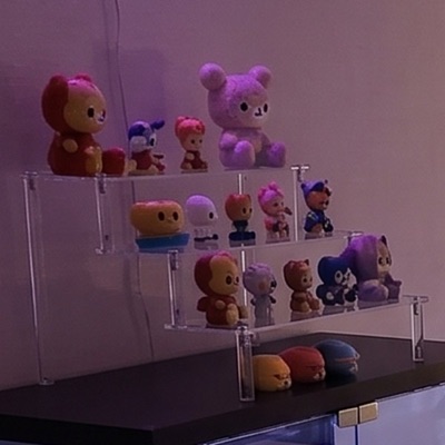 アクリルのひな壇（写真のイメージ）