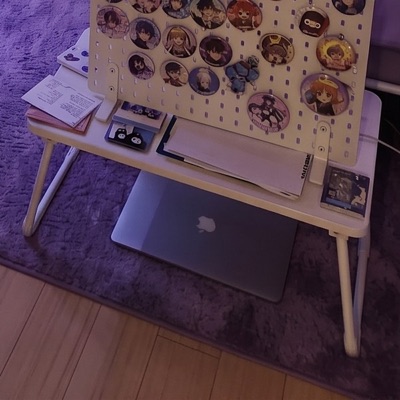 白い折りたたみの机（写真のイメージ）
